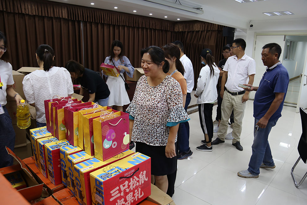  沖床工廠發中秋福利